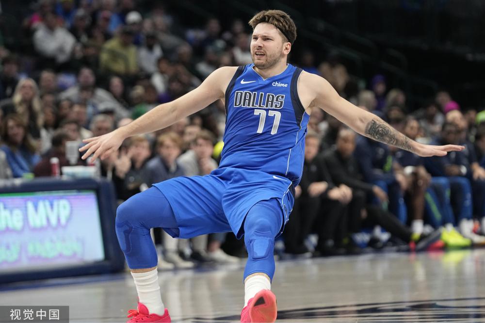 在球場上依 在球場上依